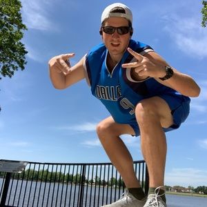 Meet your Posher, Alex